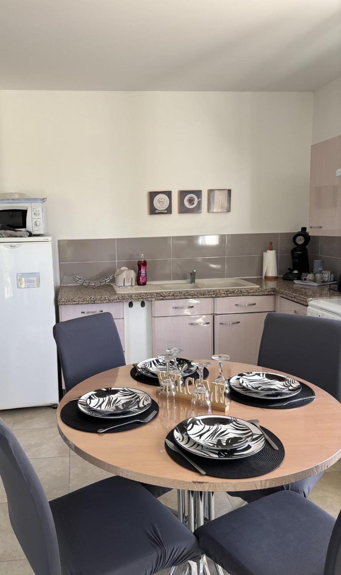 Appartement Romana Puissalicon 34 Eksteriør billede